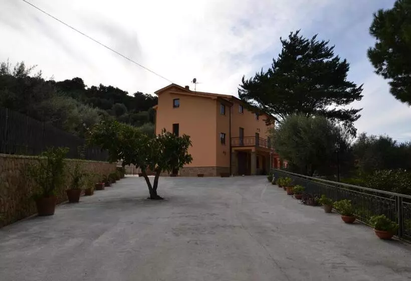 هتل Villa Tiberio
