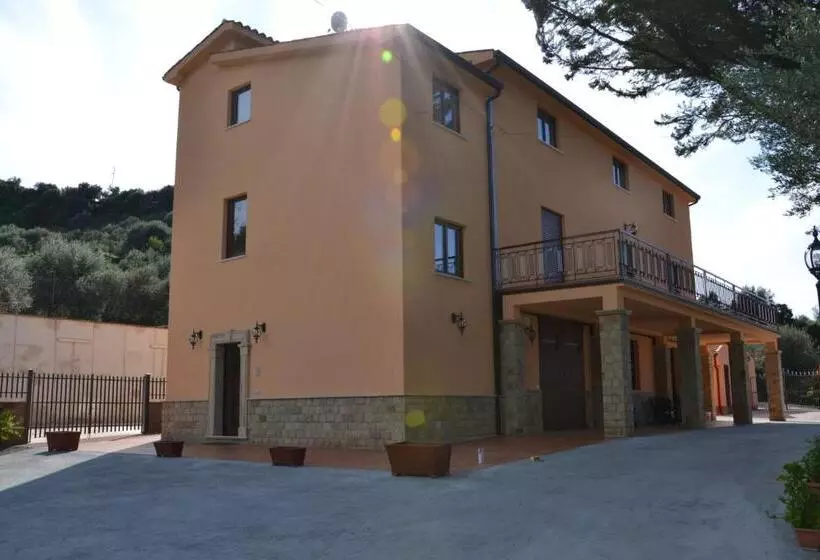 هتل Villa Tiberio