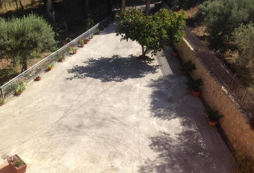 בית מלון כפרי Villa Tiberio