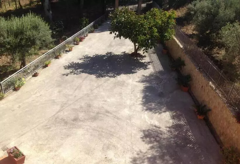 هتل Villa Tiberio
