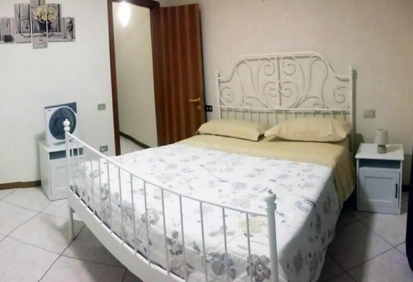 Panzió Affittacamere Lo Scoiattolo Di Mannocchi Lorella