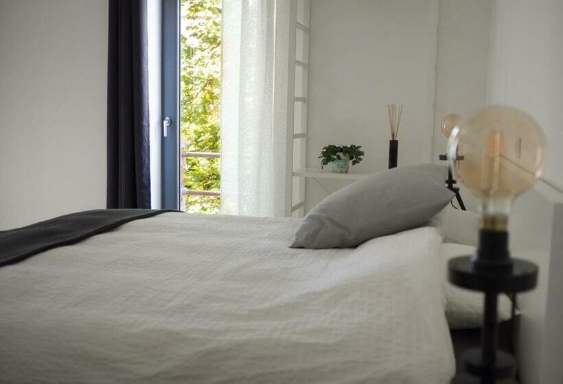 ベッドアンドブレックファースト Au Jardin Des Vennes