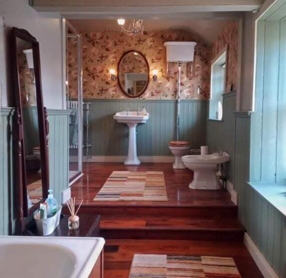 민박 Crookedstone House