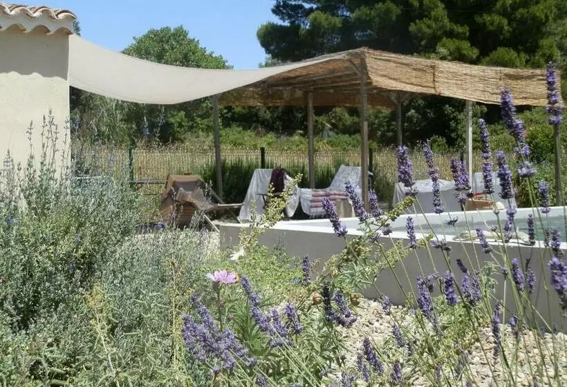 تختخواب و صبحانه Domaine De Manteau Bleu