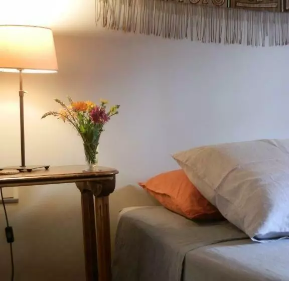 تختخواب و صبحانه Domaine De Manteau Bleu