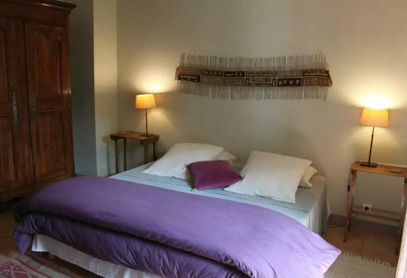 تختخواب و صبحانه Domaine De Manteau Bleu