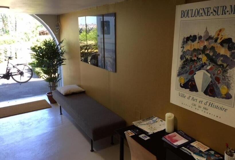 تختخواب و صبحانه Les Paridés