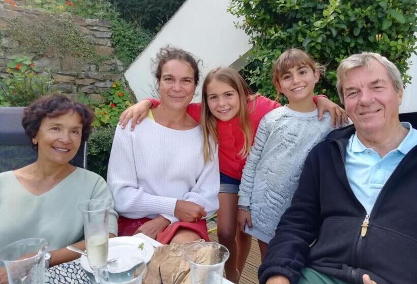 تختخواب و صبحانه Les Paridés