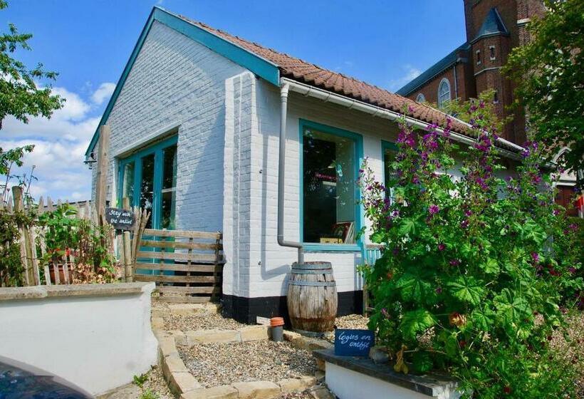 פנסיון Staying With The Artist