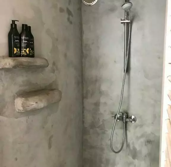 Majatalo Staying With The Artist