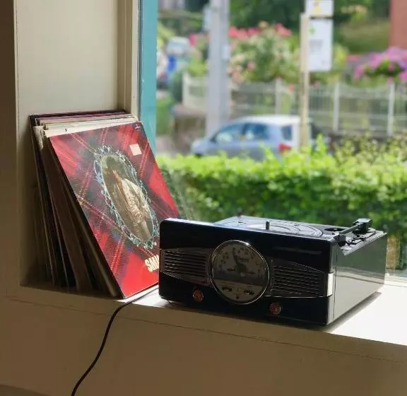 Majatalo Staying With The Artist