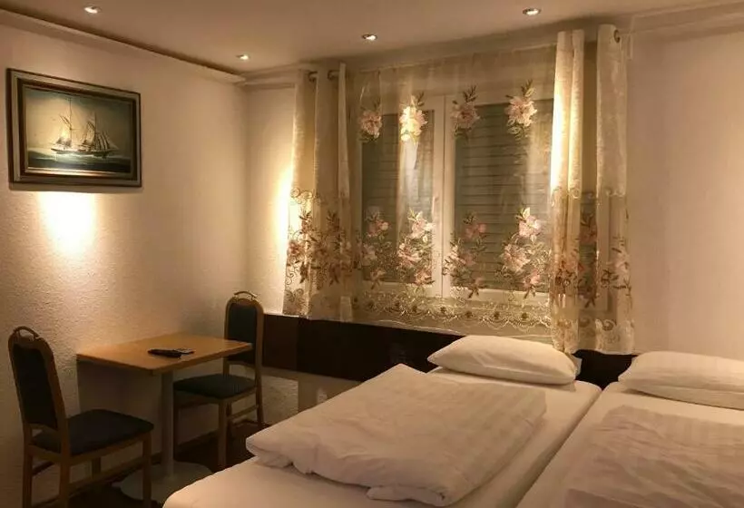 ペンション Tu Ferienzimmer In Ulm Stadtmitte