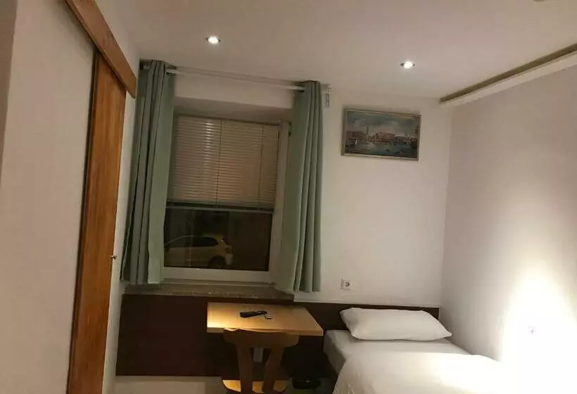 ペンション Tu Ferienzimmer In Ulm Stadtmitte