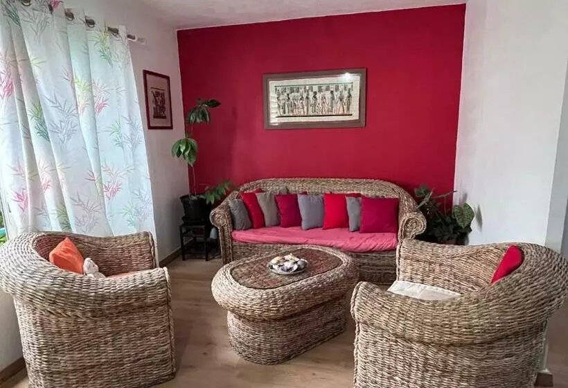 تختخواب و صبحانه Chambre D Hôte à 5mn De L’aéroport