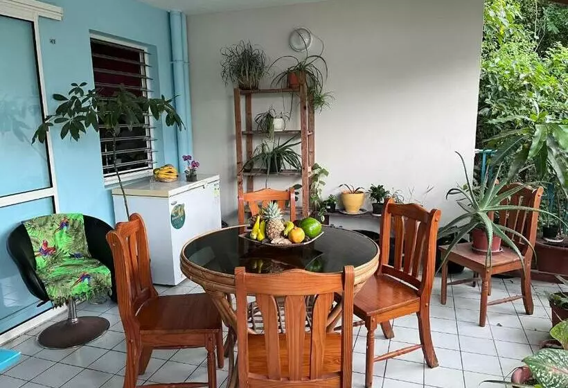 تختخواب و صبحانه Chambre D Hôte à 5mn De L’aéroport