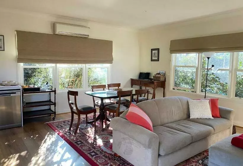 Aamiaismajoitus (B&B) King River Cottage