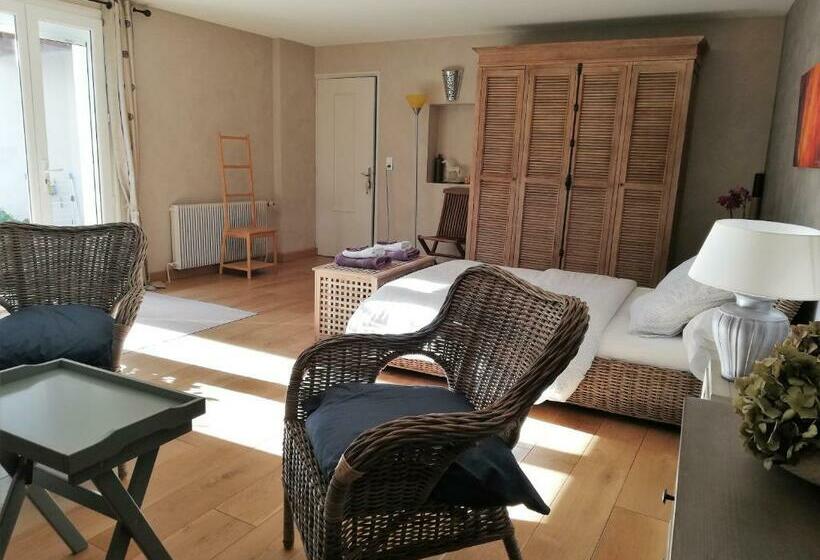 مبيت وإفطار La Goutadou