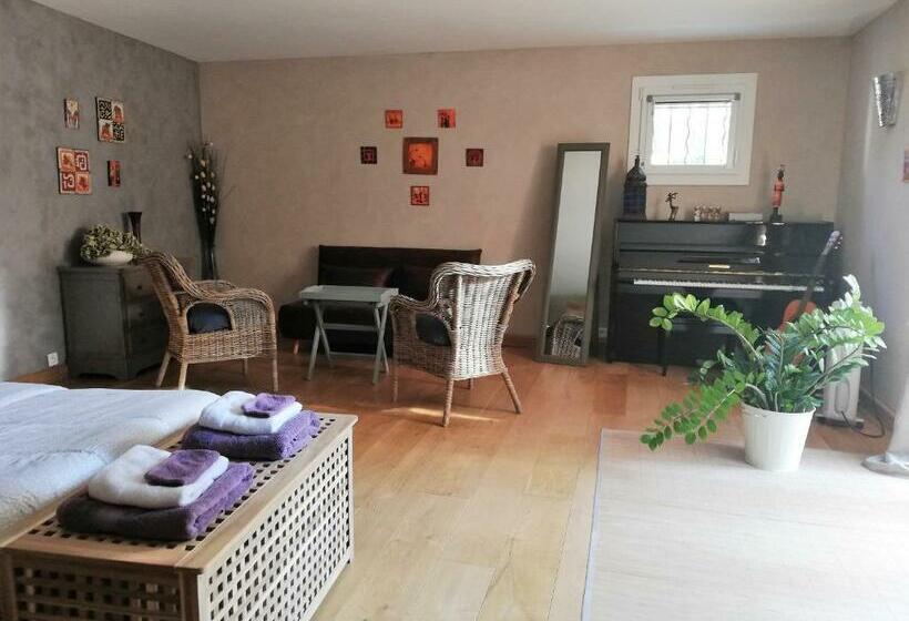 مبيت وإفطار La Goutadou