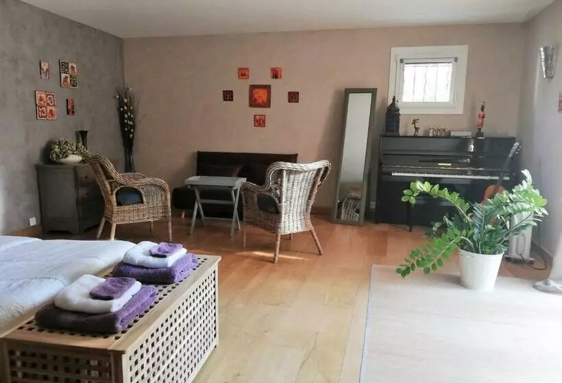 Aamiaismajoitus (B&B) La Goutadou