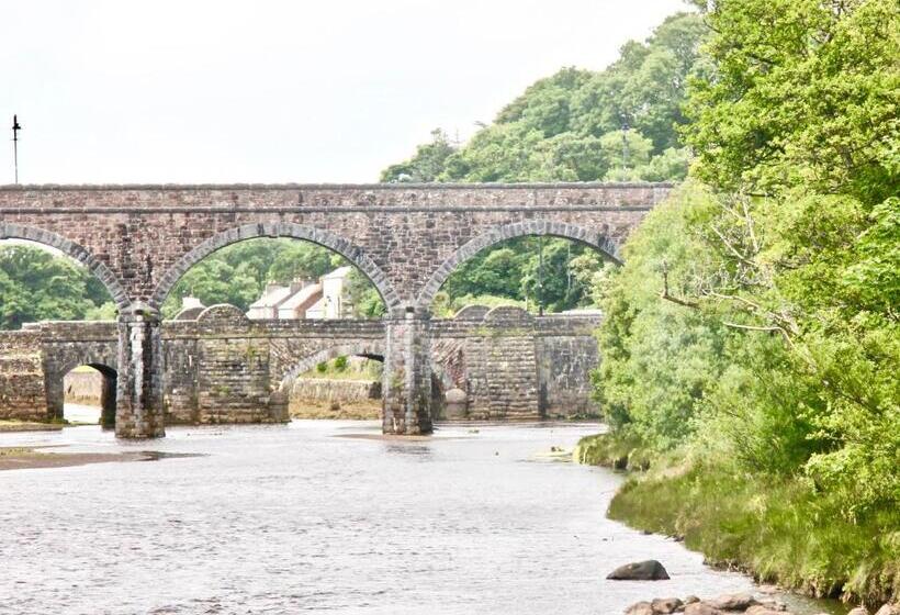 צימר Riverside House