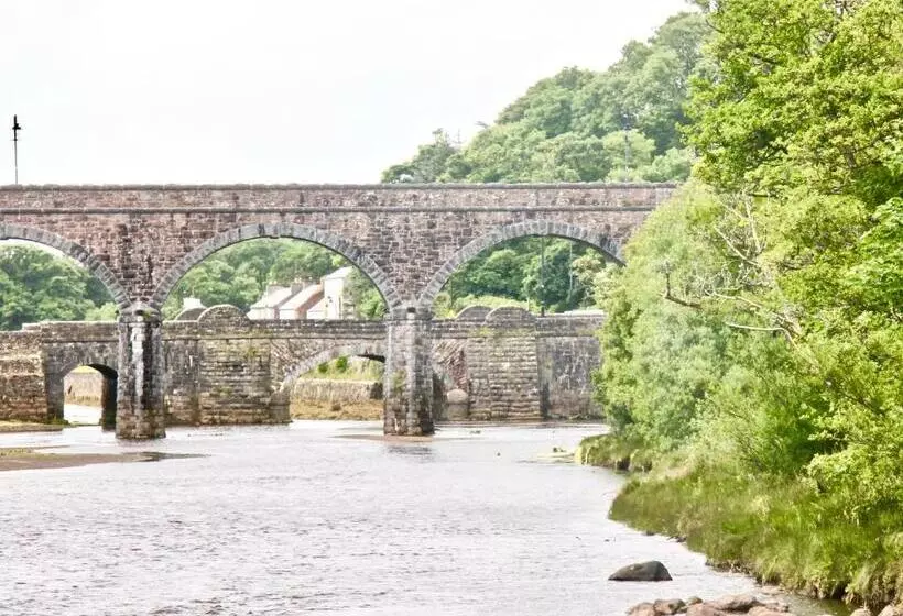 Aamiaismajoitus (B&B) Riverside House