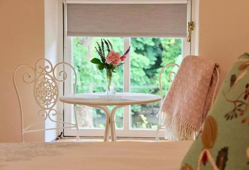 Aamiaismajoitus (B&B) Riverside House