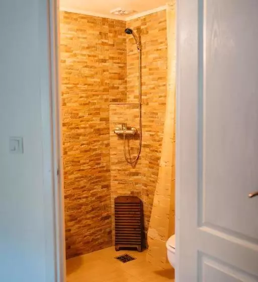 هتل Pajisti Verzi / Green Meadows Guest House
