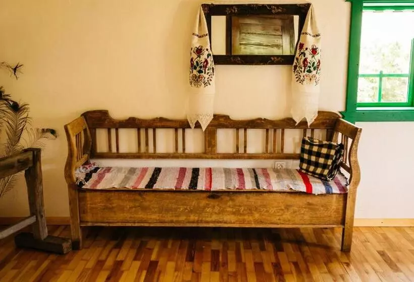 هتل Pajisti Verzi / Green Meadows Guest House