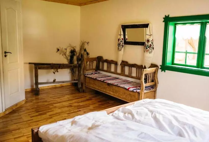 هتل Pajisti Verzi / Green Meadows Guest House