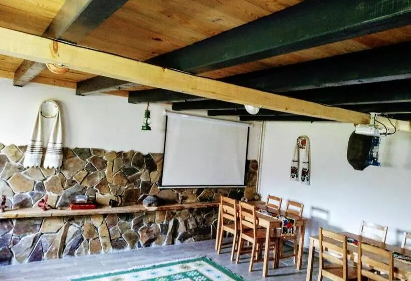 هتل Pajisti Verzi / Green Meadows Guest House