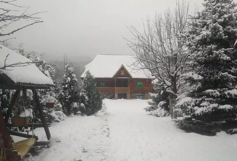 هتل Pajisti Verzi / Green Meadows Guest House