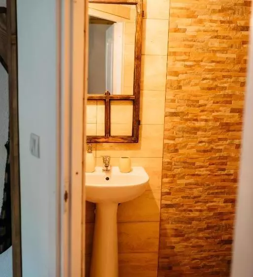 هتل Pajisti Verzi / Green Meadows Guest House