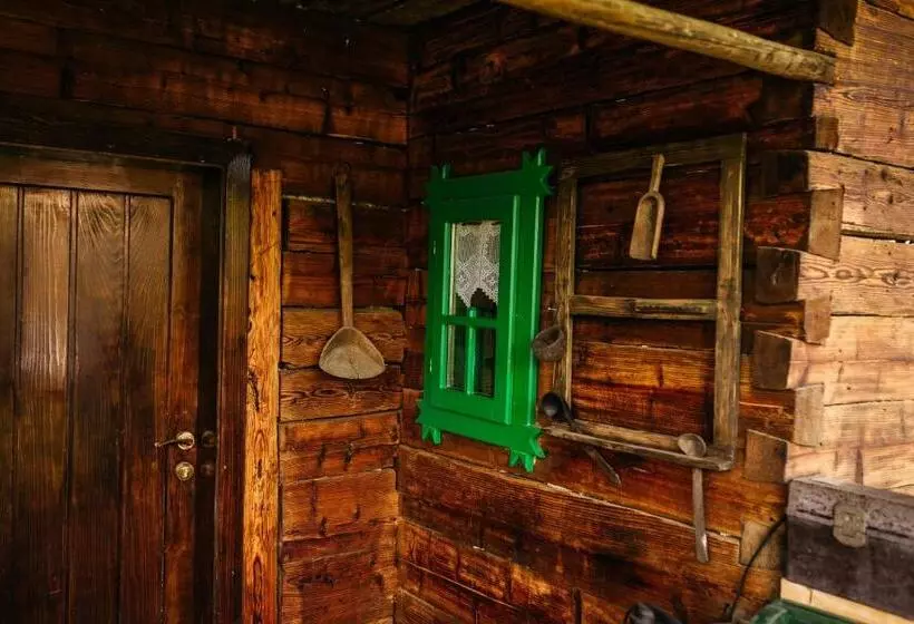 هتل Pajisti Verzi / Green Meadows Guest House