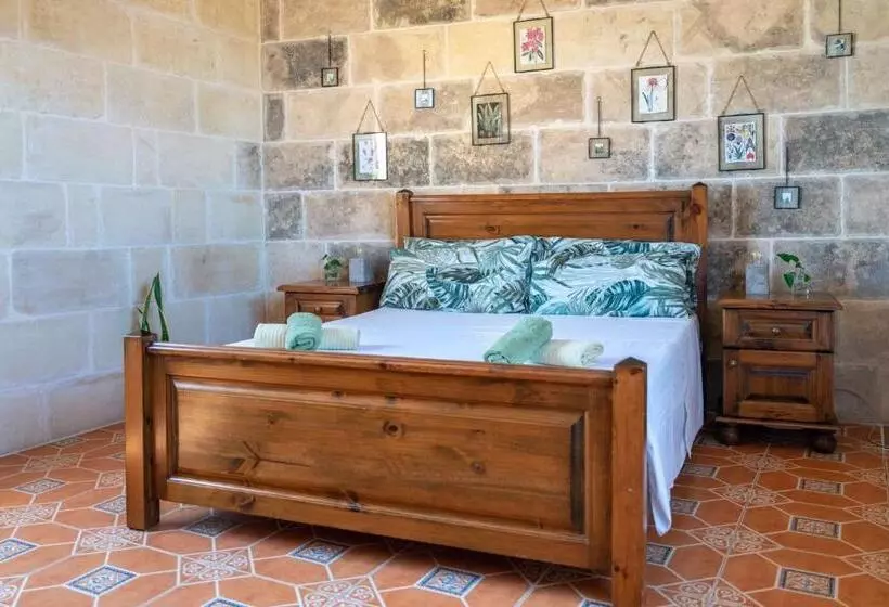 Laremi Gozo B&b