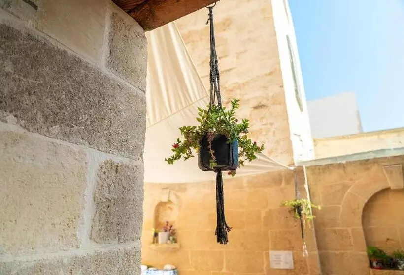 Laremi Gozo B&b