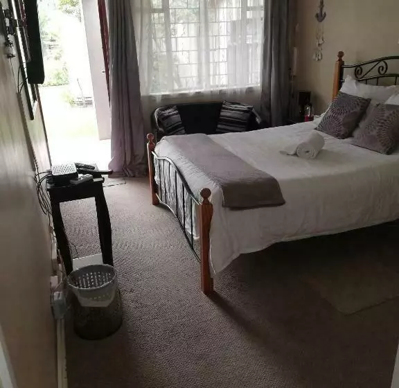 ペンション 52 Oaks Guest House