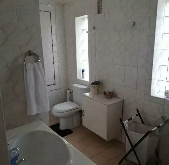 ペンション 52 Oaks Guest House