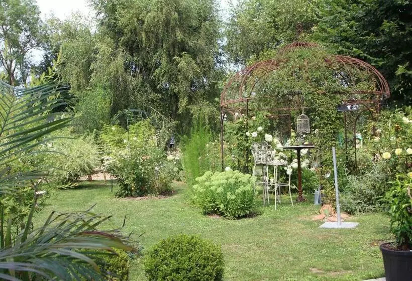 Majatalo La Mare Aux Bambous