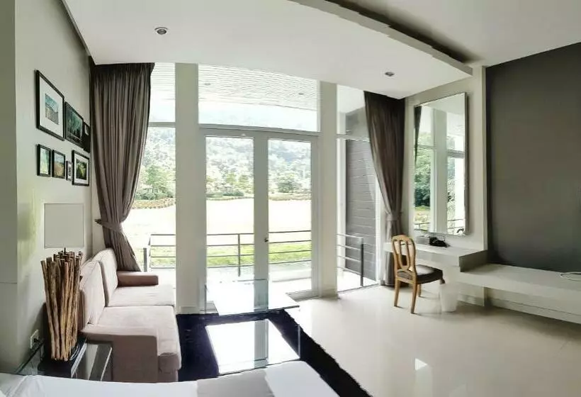 リゾートホテル The Midst@ Royal Hills Nakornayok