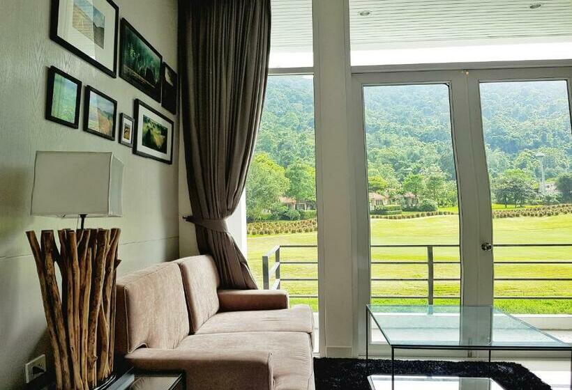 אתר נופש The Midst@ Royal Hills Nakornayok