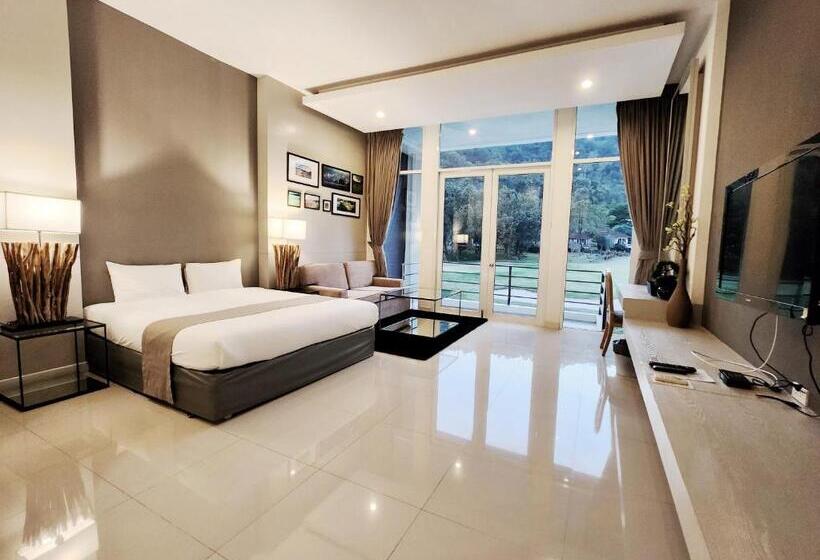 אתר נופש The Midst@ Royal Hills Nakornayok