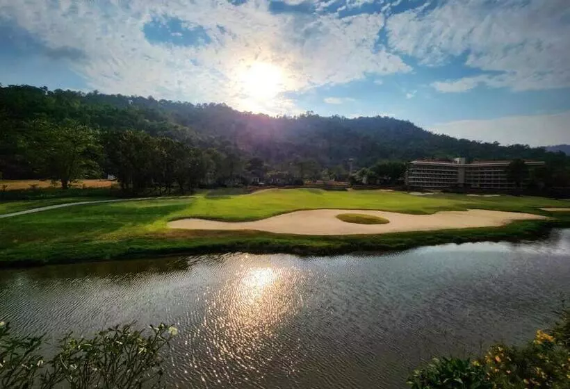 リゾートホテル The Midst@ Royal Hills Nakornayok