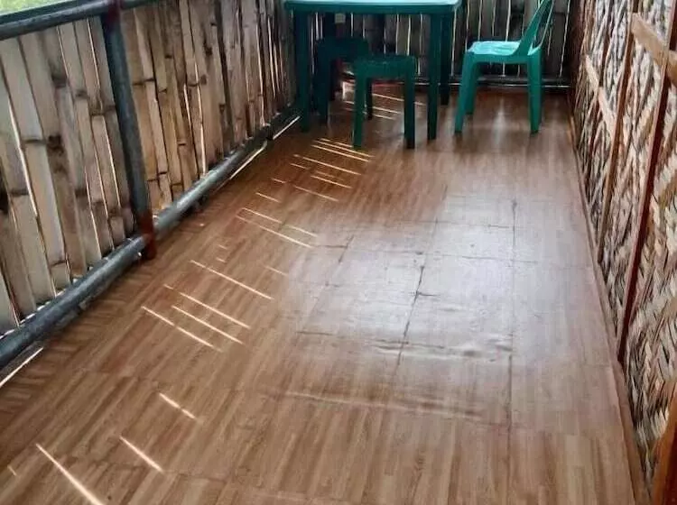 ユースホステル Titanic S Nipa Hut