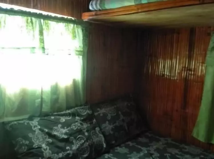 ユースホステル Titanic S Nipa Hut
