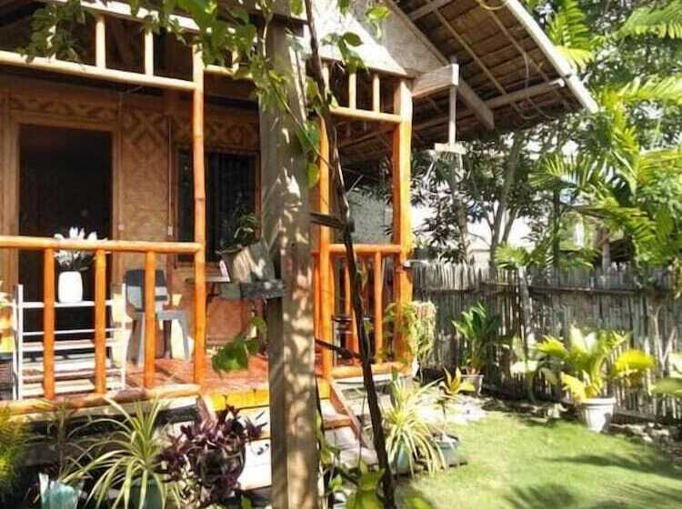 הוסטל Titanic S Nipa Hut