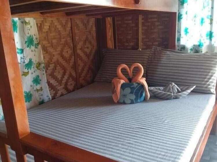 הוסטל Titanic S Nipa Hut