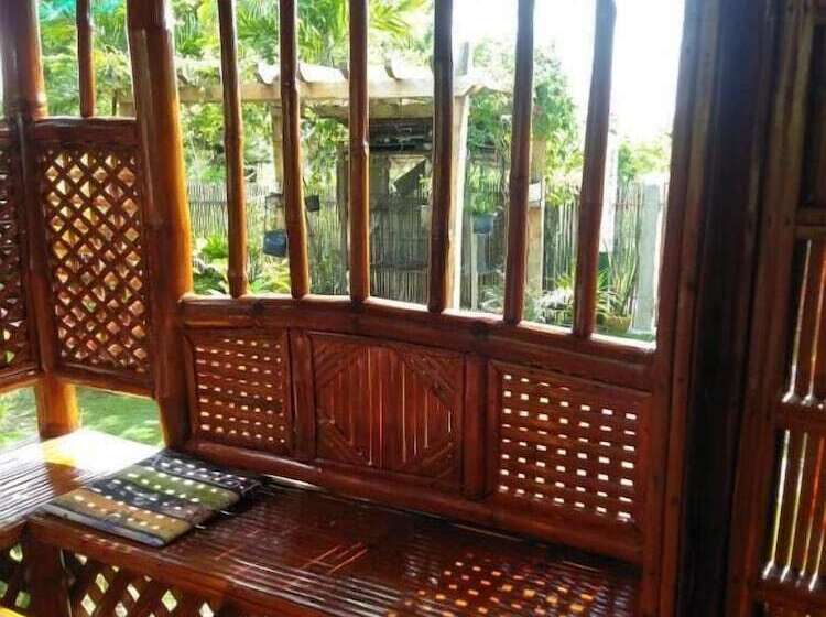 הוסטל Titanic S Nipa Hut