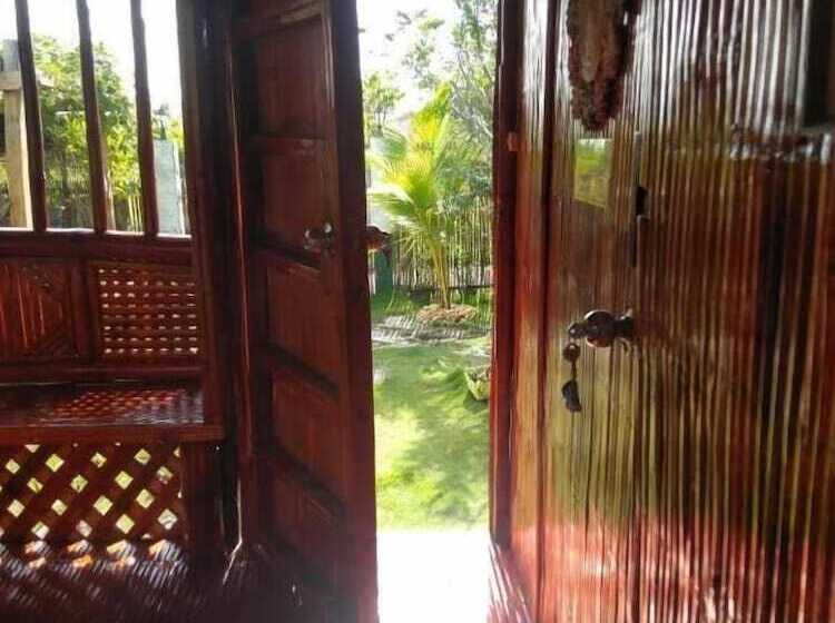 הוסטל Titanic S Nipa Hut