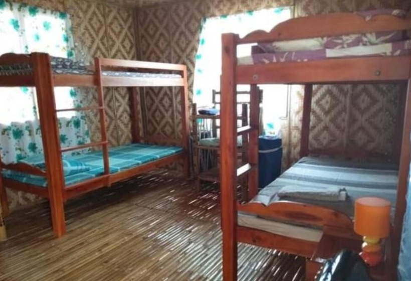 הוסטל Titanic S Nipa Hut