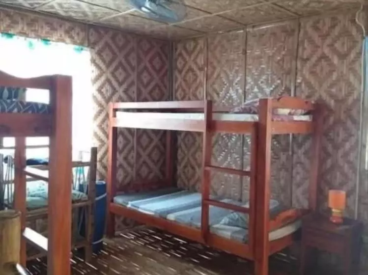 ユースホステル Titanic S Nipa Hut